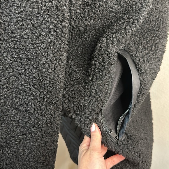 🆕 Athleta cozy Sherpa snap sweatshirt black size medium - Picture 5 of 12